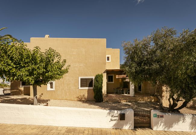 Villa en Sant Francesc de Formentera - Villa con terraza y BBQ equipada con todas las comodidades