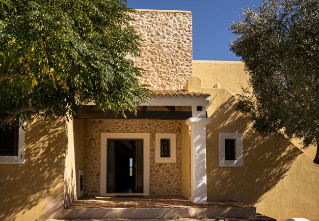 Villa in Sant Francesc de Formentera - Gut ausgestattetes Haus in unschlagbarer zentraler Lage