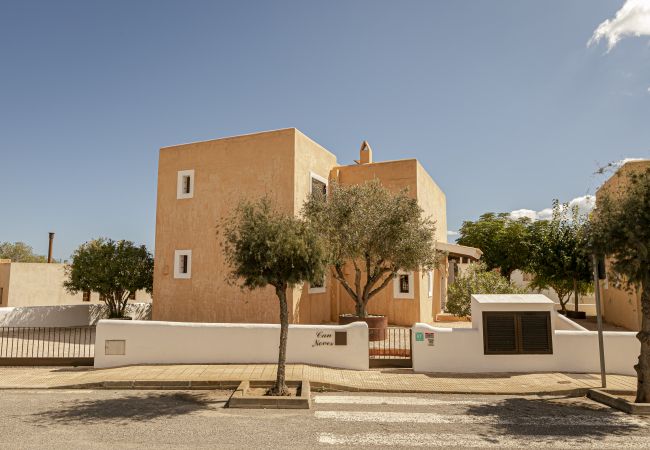 Villa in Sant Francesc de Formentera - Villa mit Terrasse und Grill mit allen Annehmlichkeiten ausgestattet Villa in Sant Francesc de Formentera - Villa mit Terrasse und Grill mit allen Annehmlichkeiten ausgestattet