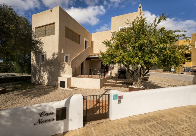 Villa in Sant Francesc de Formentera - CAN NOVES-Villa with terrace and BBQ in a central and quiet area Villa in Sant Francesc de Formentera - CAN NOVES-Villa with terrace and BBQ in a central and quiet area