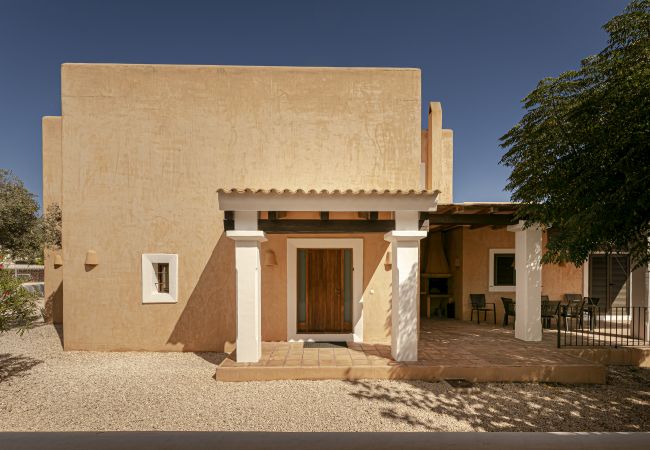 Villa/Dettached house in Sant Francesc de Formentera - CAN NOVES-Villa with terrace and BBQ in a central and quiet area