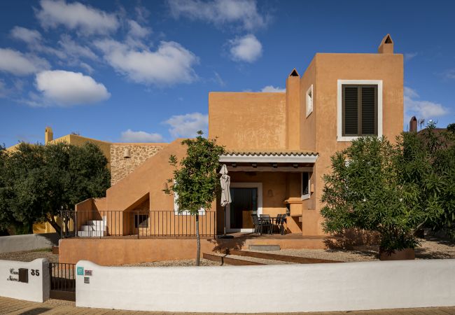 Villa/Dettached house in Sant Francesc de Formentera - CAN NOVES- Magnificent newly built villa, central and well equipped