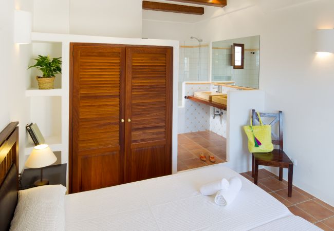 Villa à Sant Francesc de Formentera - CAN NOVES-Villa avec terrasse et BBQ dans un quartier central et calme Villa à Sant Francesc de Formentera - CAN NOVES-Villa avec terrasse et BBQ dans un quartier central et calme